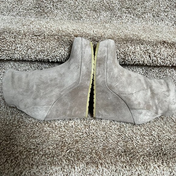 Gucci Women's Nude Suede 'GG' Logo Wedge Ankle Zip-Up Booties. - Picture 14 of 16